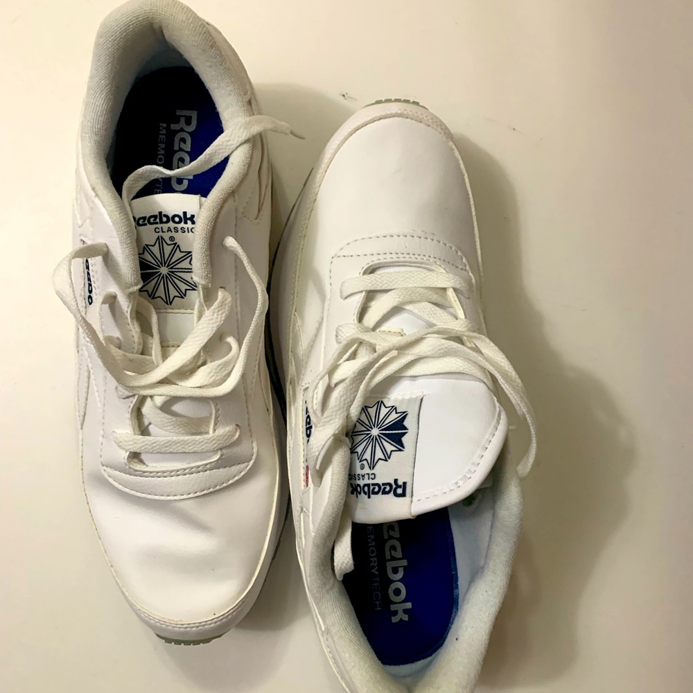 REEBOK memory tech premier CL Renaissance comfort wide 9 1/2 size  sneakers